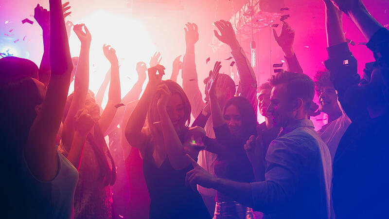 Endlich wieder Feiern wie vor Corona? Mit der Partyreihe &bdquo;M&auml;delsabend&ldquo; will das &bdquo;Ludwig&ldquo; am Samstag wieder den Club-Betrieb starten. Doch die genauen Rahmenbedingungen sind noch immer nicht klar.