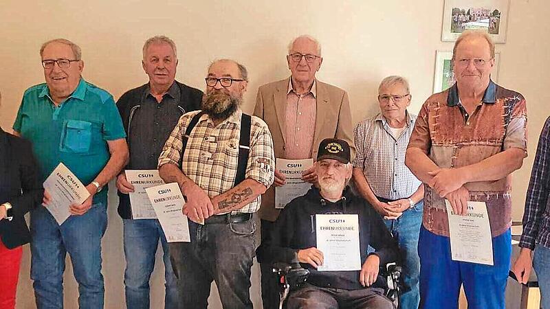 Von links: Landrat Mario Götz, Vorsitzende Judith Dekant, Philipp Bauernschubert, Peter Saal, Hubert Back, Anton Bauernschubert, Peter Höger, Gerhard Heilmann, Stefan Saal, 2. Vorsitzender Benedikt Seufert auf dem Bild fehlen: Siegfried Schmitt un... Von links: Landrat Mario Götz, Vorsitzende Judith Dekant, Philipp Bauernschubert, Peter Saal, Hubert Back, Anton Bauernschubert, Peter Höger, Gerhard Heilmann, Stefan Saal, 2. Vorsitzender Benedikt Seufert auf dem Bild fehlen: Siegfried Schmitt un...