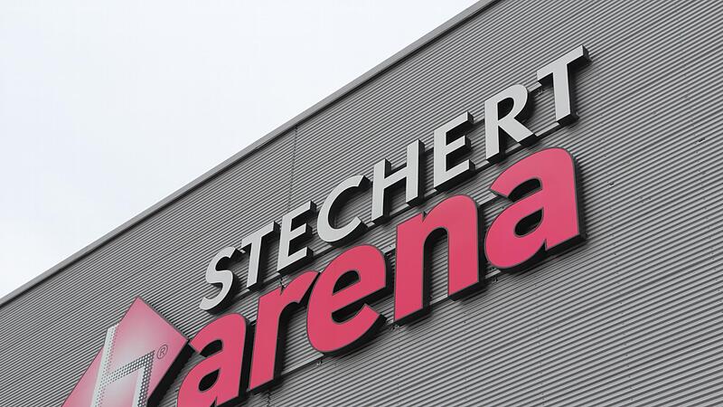 Von Oktober 20120 bis September 2013 hieß die Halle Stecher-Arena.