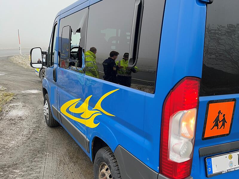 Schulbus bei Presseck gerammt