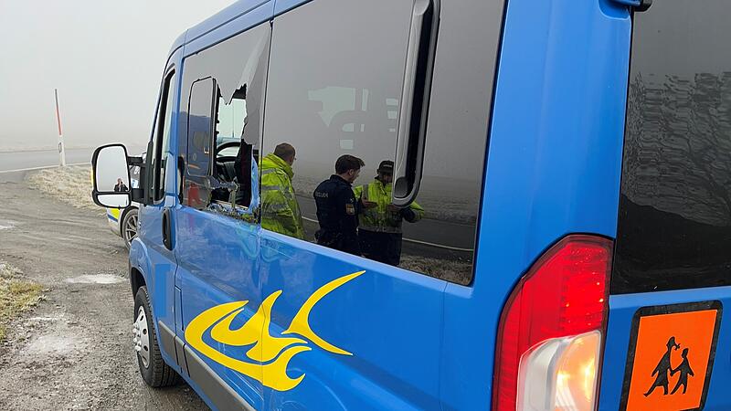 Schulbus bei Presseck gerammt