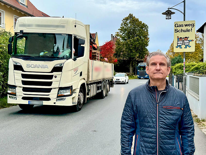 Den Anwohner Reinhard Mehl beunruhigt der Verkehr in der Friedhofstraße in Neunkirchen am Brand. Diese wird als Umgehungsstraße genutzt.