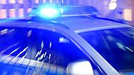 Ein Polizeiauto mit Blaulicht.