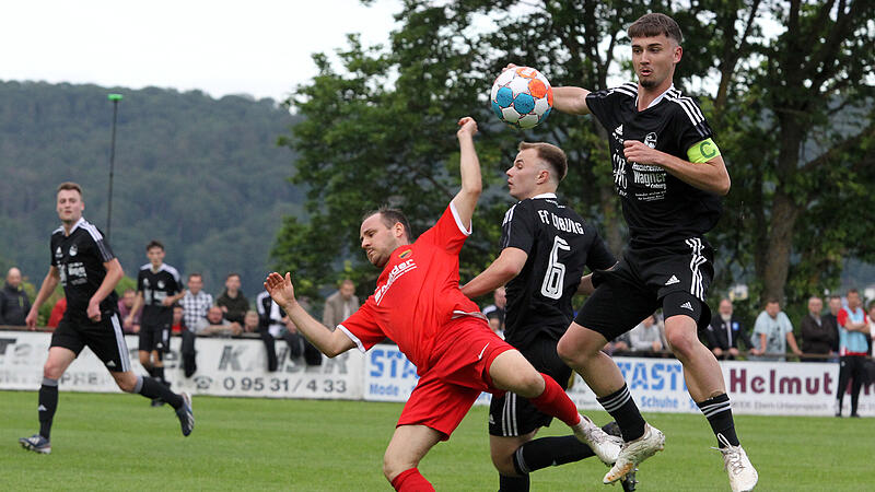 Teaservorschlag f&uuml;r Facebook, falls ben&ouml;tigt: "Der @FC Eintracht Bamberg l&auml;sst sich auch von einem Unfall mit dem Teambus nicht stoppen. In Eichst&auml;tt feiern Spieler und Fans einen besonderen Abend"