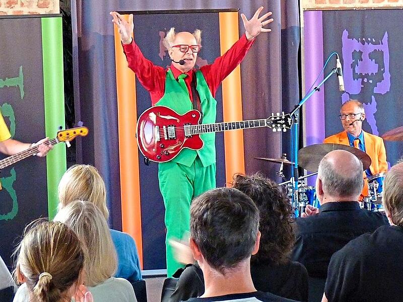 &bdquo;Seid ihr bereit f&uuml;r Rock&lsquo;n&lsquo;Roll?&ldquo; Von links: Jan, Atze und Eric sind &bdquo;die Band mit Witz&ldquo;. Britta Schnake