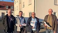 Walter Becker, Robert Beetz, Karl Weißenberger und Bürgermeister Stefan Paulus (von links) begaben sich mit Infomaterial auf Hausbesuch und klärten über die Corona-Impfung auf.
