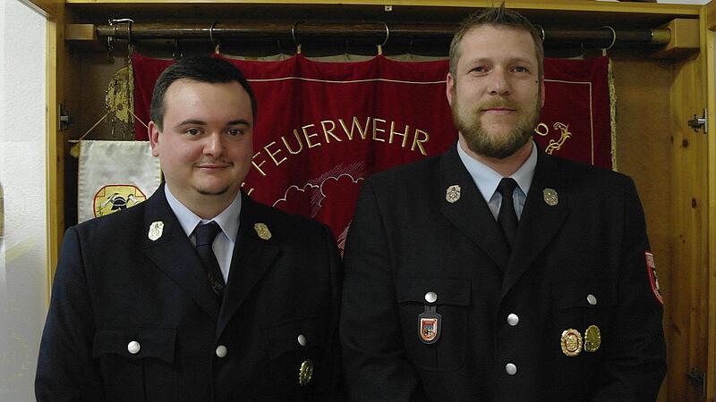 Drei Monate nach der ergebnislosen Kommandantenwahl bei der Speicherzer Feuerwehr hat es nun geklappt: 1. Kommandant bleibt Tobias Leitsch (rechts), neuer 2. Kommandant wird Alexander Fehn. Drei Monate nach der ergebnislosen Kommandantenwahl bei der Speicherzer Feuerwehr hat es nun geklappt: 1. Kommandant bleibt Tobias Leitsch (rechts), neuer 2. Kommandant wird Alexander Fehn.