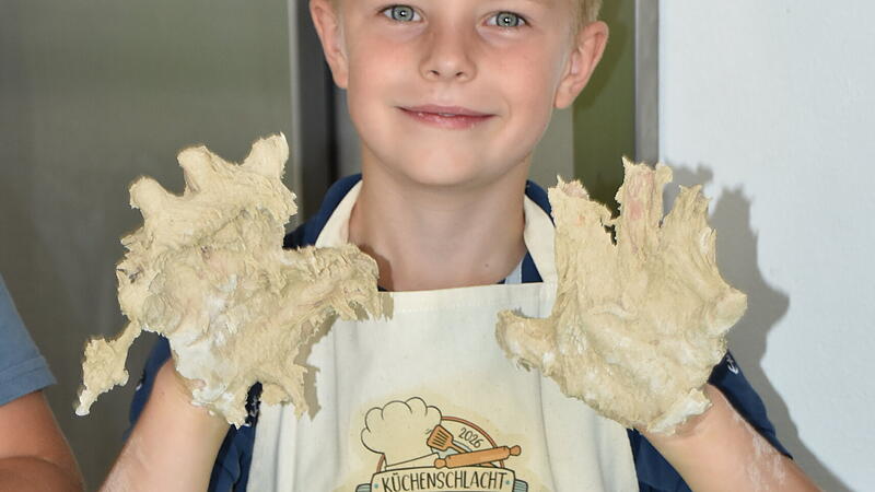 Anton macht "Fingerbrot". Wie das nach dem Backen aussah, ist nicht &uuml;berliefert.