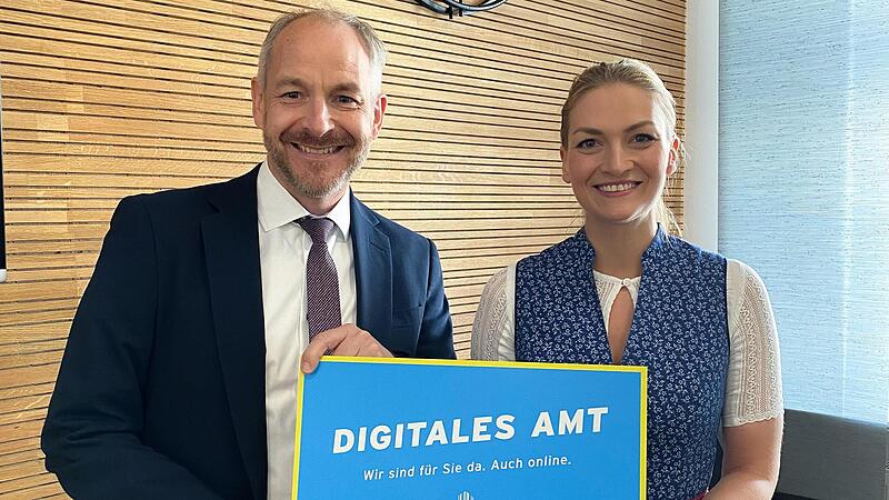 Stellvertretender Landrat J&ouml;rg Kunstmann und Digitalministerin Judith  Gerlach.