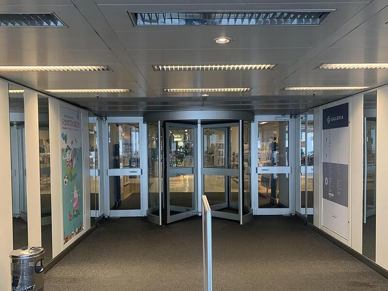Kaufhof-Schock in Coburg: Ein Blick in den (verschlossenen) Eingang in der Badergasse.