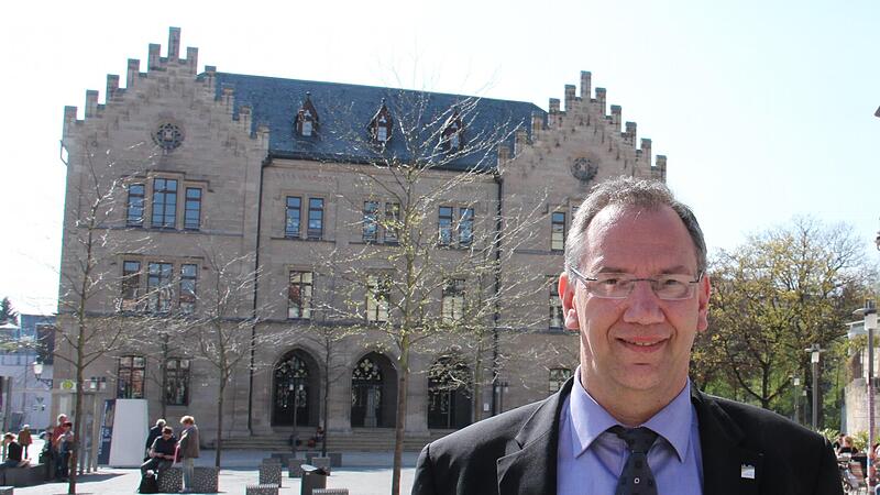 Thomas Nowak vor der Lutherschule. Sein Traum: Hier soll das Kinderhaus mit einziehen, Ziel war es, ein Bildungshaus für Kinder bis zehn Jahren zu schaffen. Mittlerweile ist es eröffnet. Thomas Nowak vor der Lutherschule. Sein Traum: Hier soll das Kinderhaus mit einziehen, Ziel war es, ein Bildungshaus für Kinder bis zehn Jahren zu schaffen. Mittlerweile ist es eröffnet.