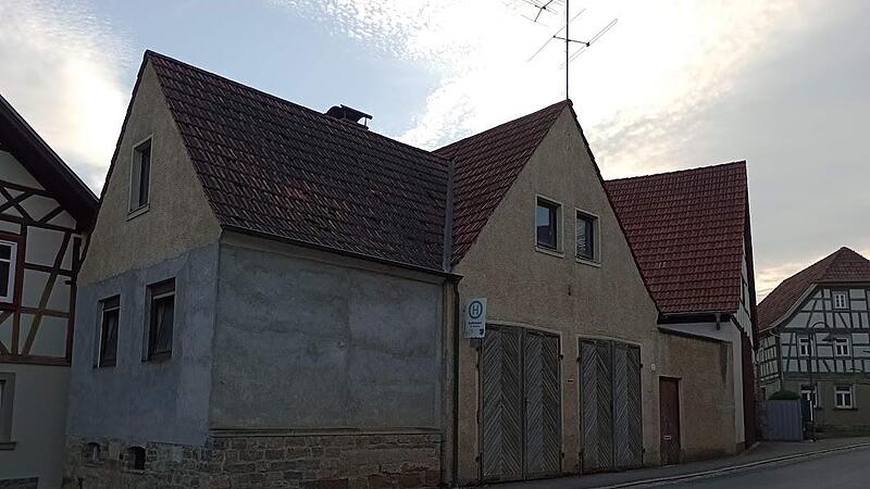 Die  ehemalige Milchsammelstelle soll abgerissen und dafür ein  Platz in der Ortsmitte geschaffen werden.