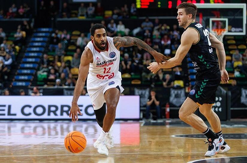 Gerel Simmons (li.) wechselte vom tschechischen Spitzenklub ERA Nymburk zu den Bambergern.