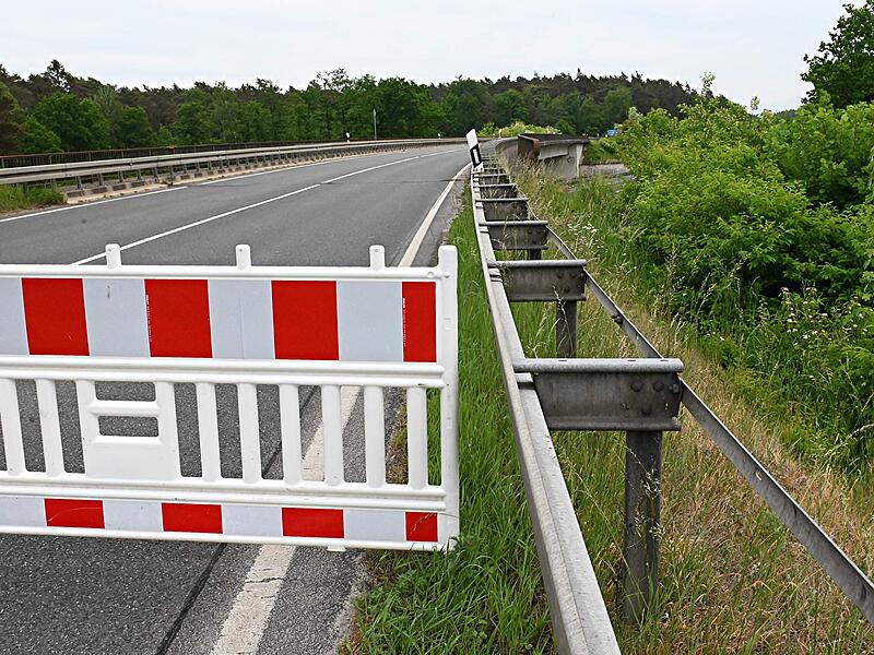 Hier geht nichts mehr lang: Diese Brücke soll im Herbst 2025 abgerissen werden.