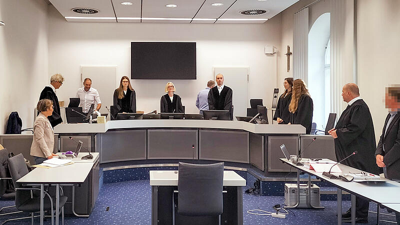 Vor dem Landgericht Bamberg wird weiter gegen den früheren Geschäftsleiter der Staatsanwaltschaft wegen einer Vielzahl von Straftaten verhandelt. Vor dem Landgericht Bamberg wird weiter gegen den früheren Geschäftsleiter der Staatsanwaltschaft wegen einer Vielzahl von Straftaten verhandelt.