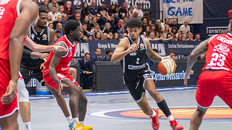 Kapit&auml;n Ibrahim Watson (mit Ball) ging voran und gl&auml;nzte mit 19 Punkten, 7 Rebounds und vier Assists.