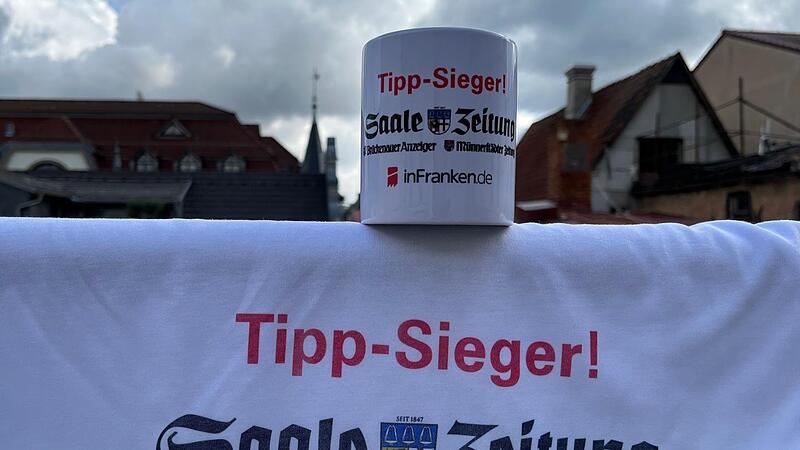 Ein Tippsieger-T-Shirt oder eine Tassen warten auf den Gewinner des Spieltags. Ein Tippsieger-T-Shirt oder eine Tassen warten auf den Gewinner des Spieltags.