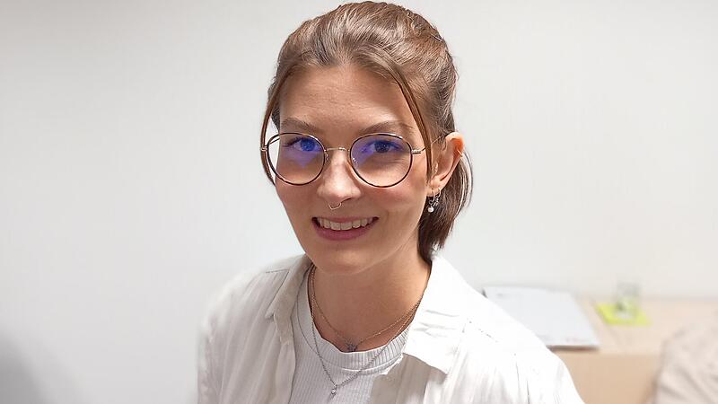 Lena Wolf wurde für  den hervorragenden Abschluss ihres Biologiestudims geehrt.
