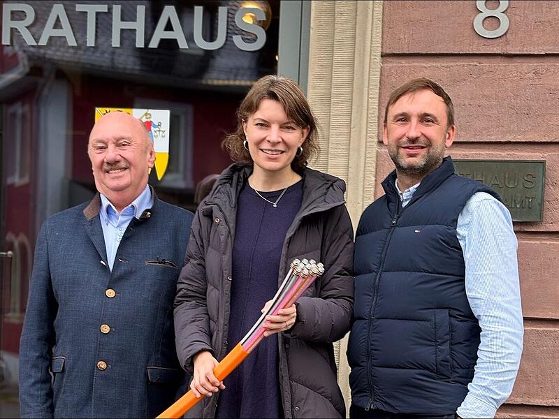 Freuen sich über den Bescheid (von links): der stellvertretende Bürgermeister Raimund Grass, MdB Emmi Zeulner und Bürgermeister Christian Ruppert.