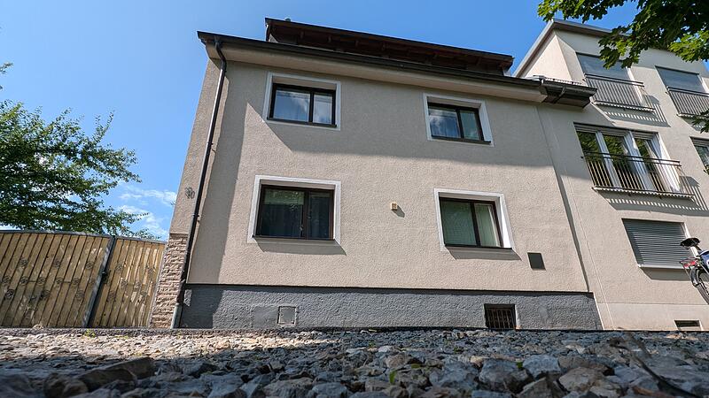 F&uuml;r dieses Haus (Am Gr&uuml;ndelbach) in Forchheim wird das Mindestgebot knapp 180.000 Euro betragen.