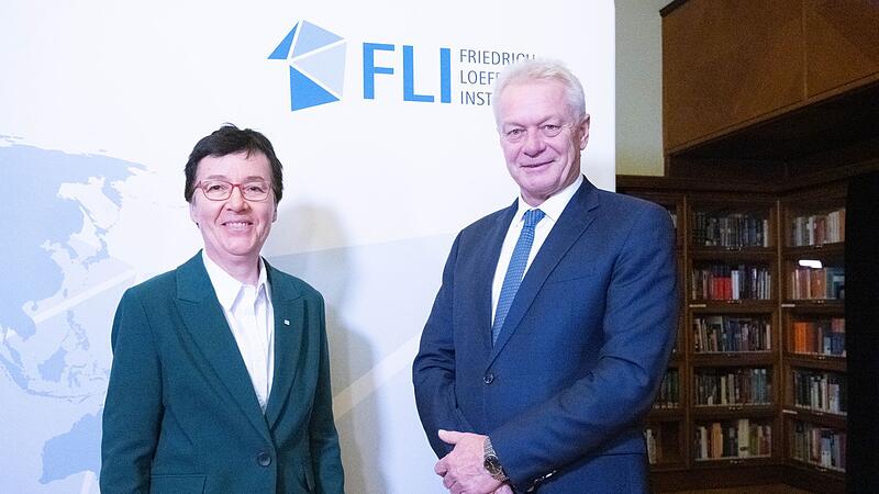 Bundeslandwirtschaftsminister Rainer besucht das FLI auf Riems