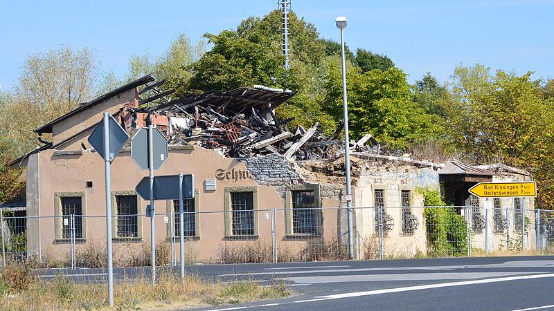 F&uuml;r viele, die in den vergangenen Jahren an dem verfallenen Lokal Schwarze Pf&uuml;tze vorbeikamen, war es unverst&auml;ndlich, dass das Haus nicht abgerissen wird.  Doch jetzt ist es soweit.