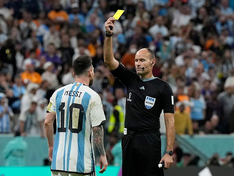 Antonio Mateu Lahoz und Lionel Messi