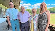 Zahlreiche Glückwünsche wurden Lioba Baum zu ihrem 90. Geburtstag zuteil; hier mit stv. Landrat Thomas Stadelmann und ihrem Ehemann Alfons (von links) sowie Bürgermeisterin Eva-Maria Schmitt. Günther Geiling Zahlreiche Glückwünsche wurden Lioba Baum zu ihrem 90. Geburtstag zuteil; hier mit stv. Landrat Thomas Stadelmann und ihrem Ehemann Alfons (von links) sowie Bürgermeisterin Eva-Maria Schmitt. Günther Geiling