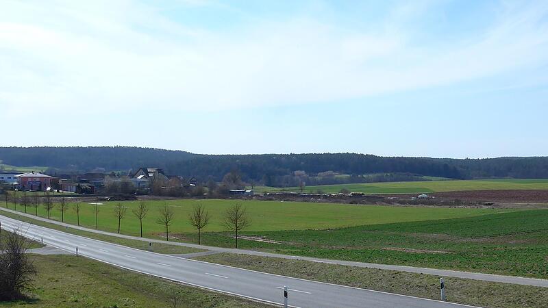Hier soll das Gewerbegebiet &bdquo;Birkigt&auml;cker&ldquo; einschlie&szlig;lich eines Lebensmitteldiscounters entstehen