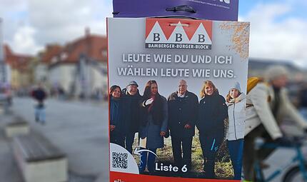 Bamberger B&uuml;rgerblock Wahlplakat 2026 auf Kettenbr&uuml;cke