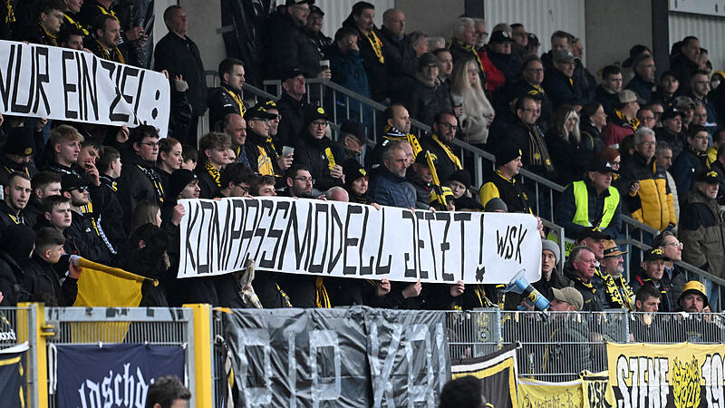 Sport Fu&szlig;ball Saison 2025 / 2026  Regionalliga Bayern  24. Spieltag  am Samstag 21.03.2026  Spielort  Bayreuth Hans-Walter-Wild-Stadion  Spielbeginn 14.00 h  SpVgg Bayreuth  gegen TSV Schwaben Augsburg   Halbzeitergebnis 1:0 Endstand 2:0 Banner Kompassmo