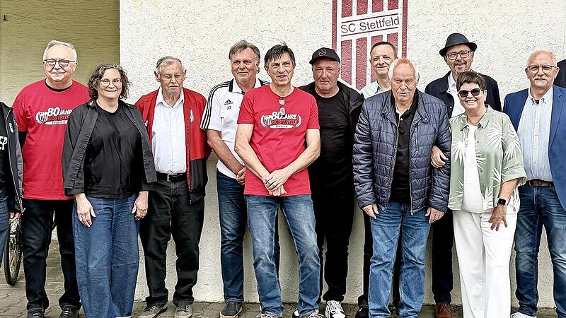 Vorsitzender Christian Röthlein (Mitte) mit den Geehrten des SC und den Gratulanten Martin Tully (links), Susanne Markowski (Zweite von links), Gottfried Bindrim (Zweiter von rechts) und Bürgermeister Udo Busch (rechts). Vorsitzender Christian Röthlein (Mitte) mit den Geehrten des SC und den Gratulanten Martin Tully (links), Susanne Markowski (Zweite von links), Gottfried Bindrim (Zweiter von rechts) und Bürgermeister Udo Busch (rechts).