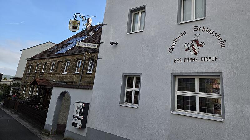 Das Reckendorfer Gasthaus Schlossbr&auml;u mit Anbau wird aktuell zum Kauf angeboten.