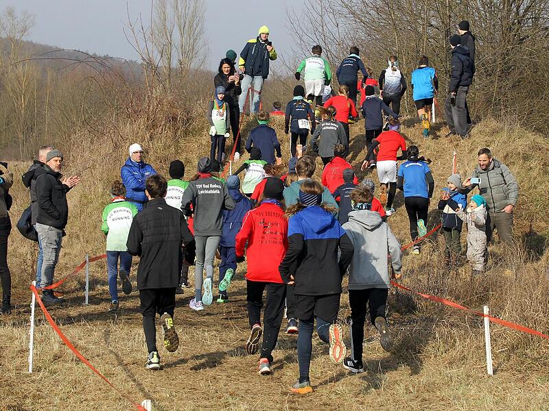 Beim Crosslauf in Kemmern gilt es auch kurze, knackige Anstiege zu &uuml;berwinden.