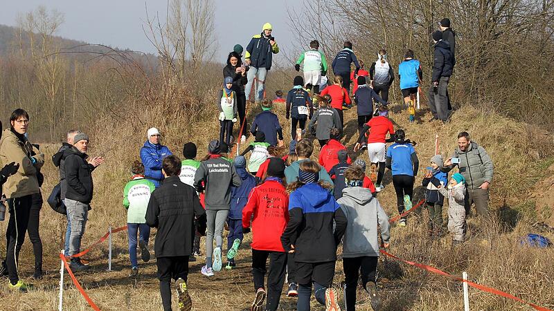 Beim Crosslauf in Kemmern gilt es auch kurze, knackige Anstiege zu &uuml;berwinden.