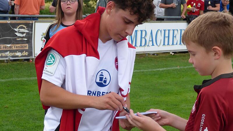 1. FC NÜrnberg U19 beim Jubiläum des VfR Neuensorg 1. FC NÜrnberg U19 beim Jubiläum des VfR Neuensorg