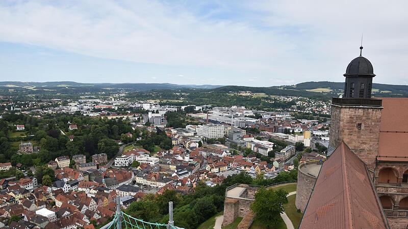 Das Panorama auf dieser Baustelle dürfte in Kulmbach wohl seinesgleichen suchen.