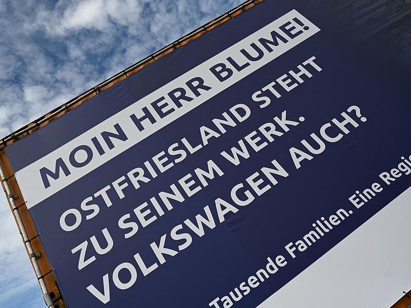 VW-Betriebsversammlung mit Konzernchef Oliver Blume in Emden VW-Betriebsversammlung mit Konzernchef Oliver Blume in Emden