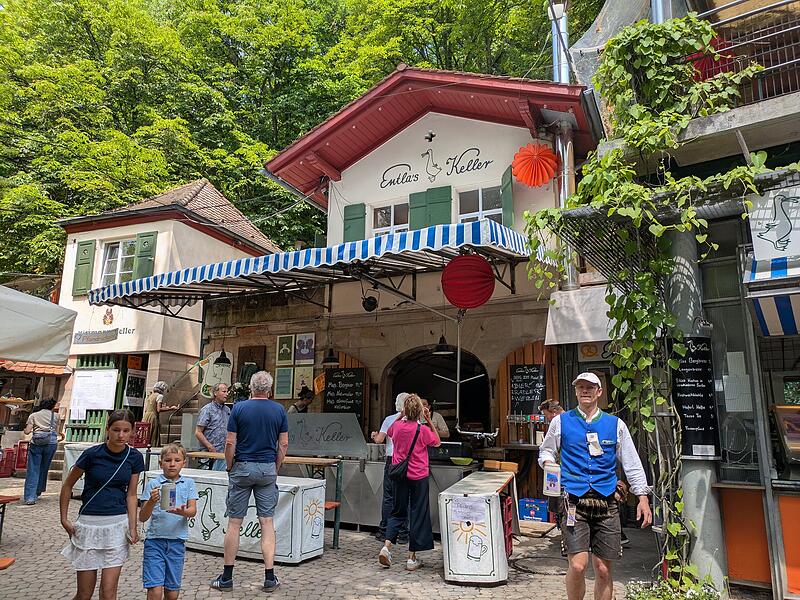 Entla's Keller Der Entla's Keller am Berg in Erlangen. Kommendes Wochenende lädt der Keller zum letzten Bier der Saison ein.