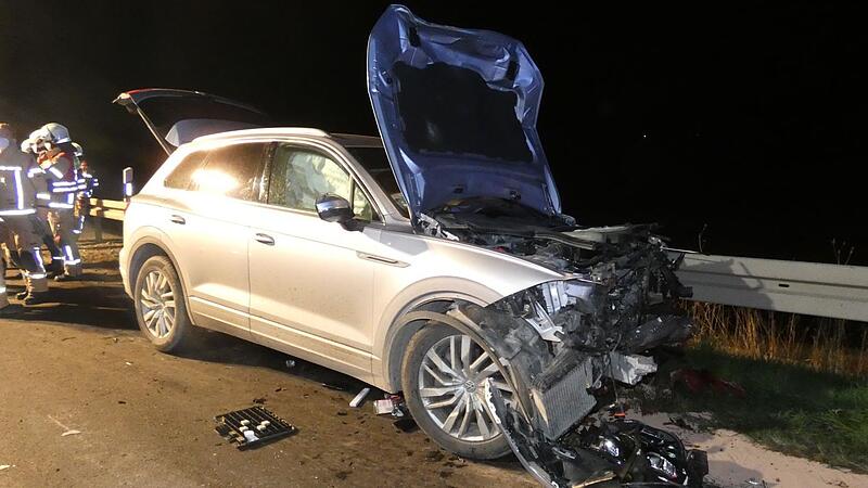 Mit dem Gel&auml;ndewagen hatte der Verursacher den Kleinwagen der Frau gerammt und v&ouml;llig zerst&ouml;rt.