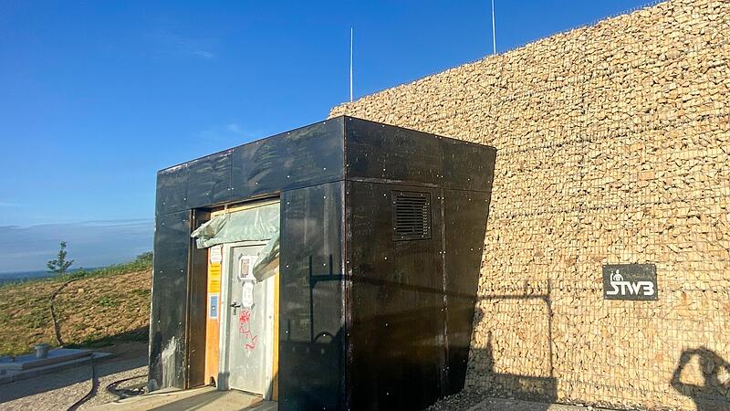 In rekordverd&auml;chtiger Zeit hochgezogen. Der neue Hochbeh&auml;lter auf dem Rothofh&uuml;gel  kann die Kritiker nicht vers&ouml;hnen.