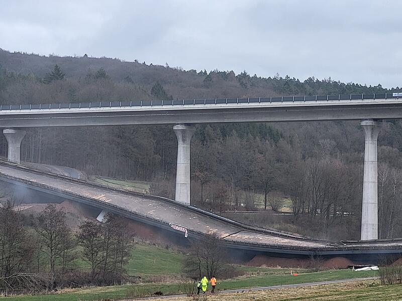 Die Sprengung der Thalaubachtalbr&uuml;cke bei Eichenzell