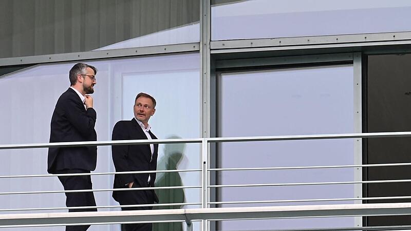 Christian Lindner (FDP, r), Bundesminister der Finanzen,  im Bundeskanzleramt. Die Koalitionspartner der Ampel-Parteien verhandeln seit Wochen über den Haushaltsplan für 2025.