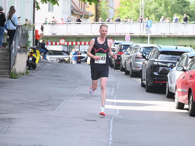 Weltkulturerbelauf 2025: 10,7 Kilometer durch Bamberg. Etwa 3700 Teilnehmer waren beim Wieland-Lauf am Start.