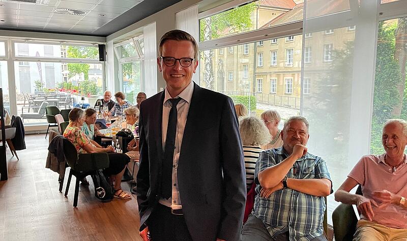 Andr&eacute; Kiesel will f&uuml;r die CSU in Bad Kissingen Oberb&uuml;rgermeister werden. Die Mitglieder der Bad Kissinger Ortsverb&auml;nde haben ihn am Dienstagabend mit 96,7 Prozent aller abgegebenen Stimmen nominiert.