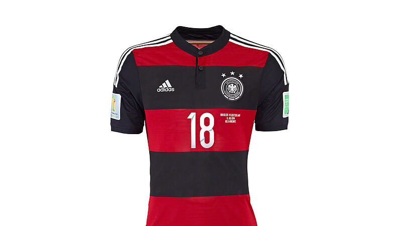 Weltmeisterlich: Die rot-schwarzen Querstreifen von 2014. Hier mit der Nr. 18 von Taktgeber Toni Kroos.
