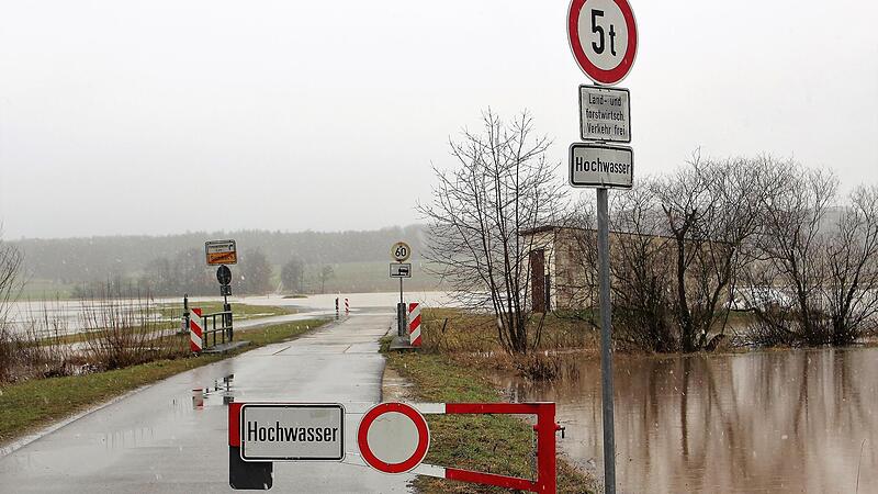Hochwassergefahr droht im Talgrund der Reichen Ebrach im Gemeindegebiet Pommersfelden, hier aufgenommen am 30. Januar 2021. Hochwassergefahr droht im Talgrund der Reichen Ebrach im Gemeindegebiet Pommersfelden, hier aufgenommen am 30. Januar 2021.