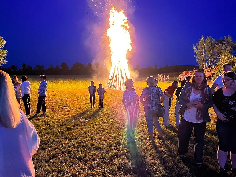 Auch ein Johannisfeuer wurde abgebrannt. Auch ein Johannisfeuer wurde abgebrannt.