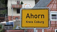 Gemeinde Ahorn - Kreis Coburg - Ortsschild - frontal