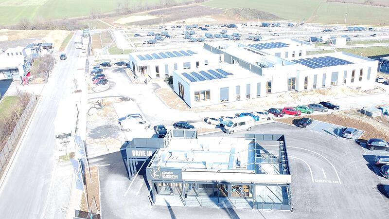 Die neue Filiale der Bäckerei Karch hat auch einen Drive-in. Die neue Filiale der Bäckerei Karch hat auch einen Drive-in.